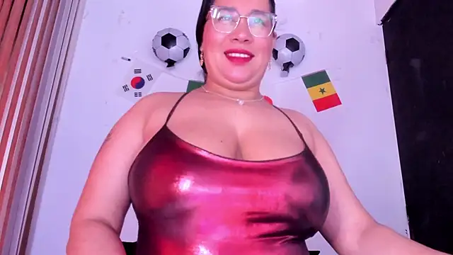 Snapshot of alondrabigtits chatting on 06.21.26 alondrabigtits online show from 06.21.26