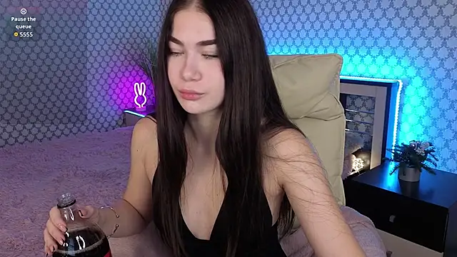 Sunny Sweety online show from 10.18.25