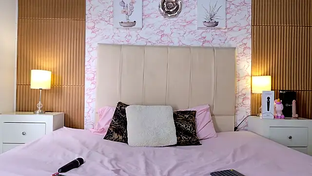 Snapshot of RileySkye chatting on 10.11.25 RileySkye online show from 10.11.25