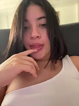 Snapshot of RileySkye chatting on 05.08.26 RileySkye online show from 05.08.26