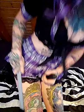 Snapshot of Purple_Coffin666 chatting on 02.05.25 Purple Coffin666 online show from 02.05.25