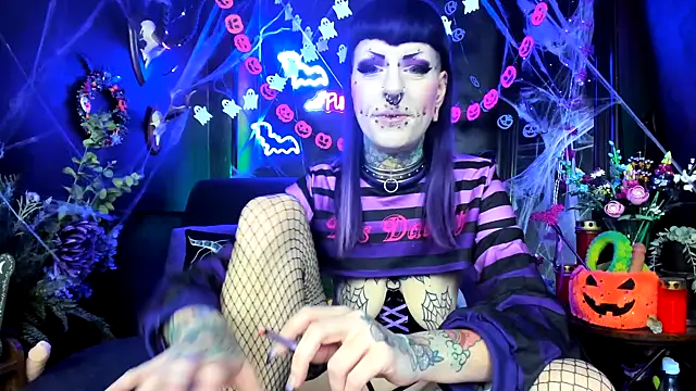 Snapshot of Purple_Coffin666 chatting on 10.27.25 Purple Coffin666 online show from 10.27.25
