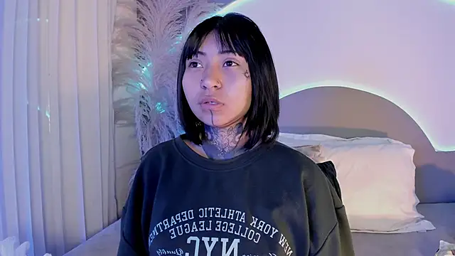 Snapshot of Evangeline_bell chatting on 09.27.25 Evangeline bell online show from 09.27.25