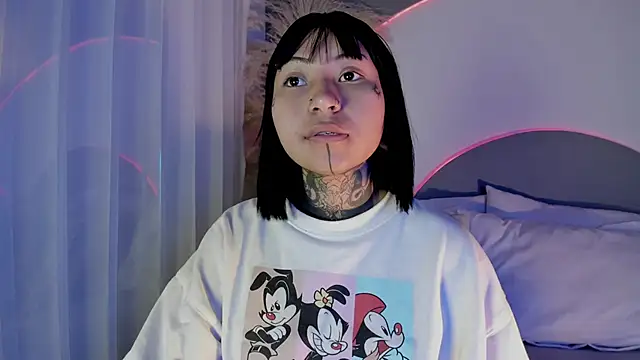 Snapshot of Evangeline_bell chatting on 10.06.25 Evangeline bell online show from 10.06.25