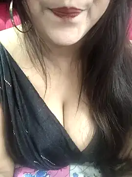 Jeenat  online show from 01.05.25