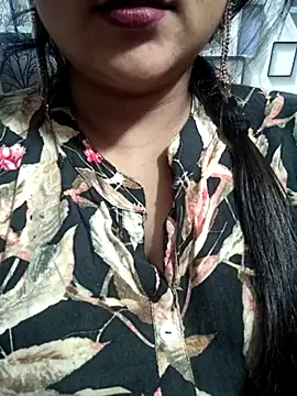Jeenat  online show from 02.15.25