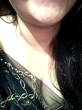Jeenat  online show from 02.17.25