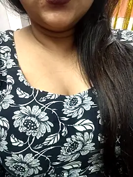 Jeenat  online show from 02.19.25