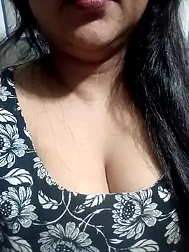 Jeenat  online show from 03.05.25