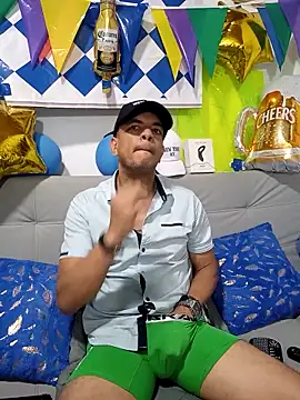 Snapshot of latinmartin73 chatting on 10.03.25 latinmartin73 online show from 10.03.25