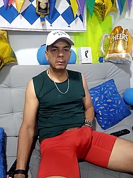 Snapshot of latinmartin73 chatting on 10.04.25 latinmartin73 online show from 10.04.25