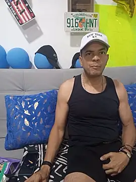 Snapshot of latinmartin73 chatting on 10.08.25 latinmartin73 online show from 10.08.25