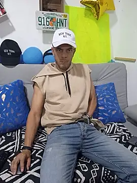 Snapshot of latinmartin73 chatting on 10.09.25 latinmartin73 online show from 10.09.25