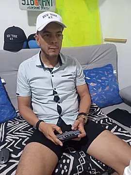 Snapshot of latinmartin73 chatting on 10.16.25 latinmartin73 online show from 10.16.25