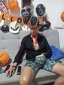 Snapshot of latinmartin73 chatting on 10.27.25 latinmartin73 online show from 10.27.25