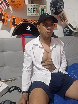 Snapshot of latinmartin73 chatting on 11.01.25 latinmartin73 online show from 11.01.25