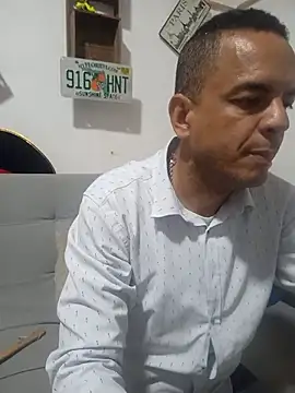 Snapshot of latinmartin73 chatting on 11.05.25 latinmartin73 online show from 11.05.25