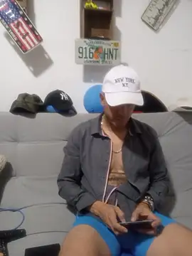 Snapshot of latinmartin73 chatting on 11.11.25 latinmartin73 online show from 11.11.25