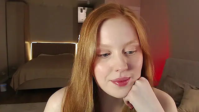 Snapshot of lulu_moonmoon chatting on 03.18.25 lulu moonmoon online show from 03.18.25