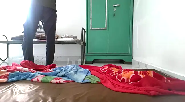 hot dark chocolate08 online show from 01.03.25