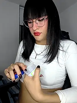 Snapshot of Kiitygirl chatting on 10.30.25 Kiitygirl online show from 10.30.25