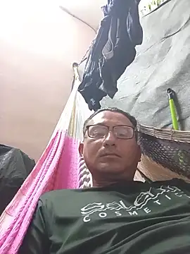 Snapshot of Andresguz35 chatting on 10.16.25 Andresguz35 online show from 10.16.25