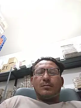 Snapshot of Andresguz35 chatting on 10.22.25 Andresguz35 online show from 10.22.25