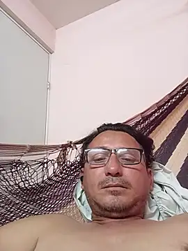 Snapshot of Andresguz35 chatting on 10.23.25 Andresguz35 online show from 10.23.25