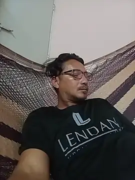 Snapshot of Andresguz35 chatting on 10.30.25 Andresguz35 online show from 10.30.25