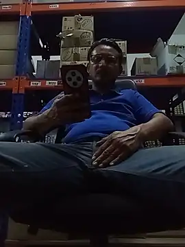 Snapshot of Andresguz35 chatting on 10.30.25 Andresguz35 online show from 10.30.25