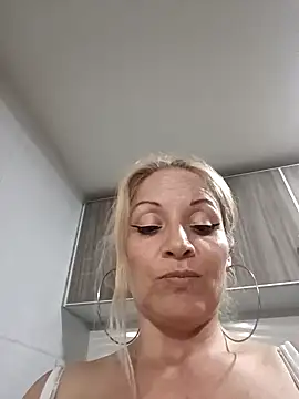 Snapshot of Fenix_528 chatting on 01.26.25 Fenix 528 online show from 01.26.25