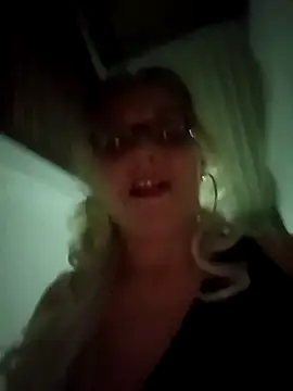 Snapshot of Fenix_528 chatting on 11.15.25 Fenix 528 online show from 11.15.25