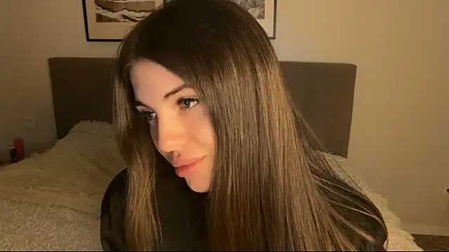 Snapshot of aryamirelle chatting on 10.31.25 aryamirelle online show from 10.31.25