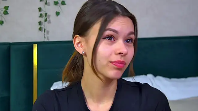 Snapshot of PollyLanders chatting on 02.20.25 PollyLanders online show from 02.20.25