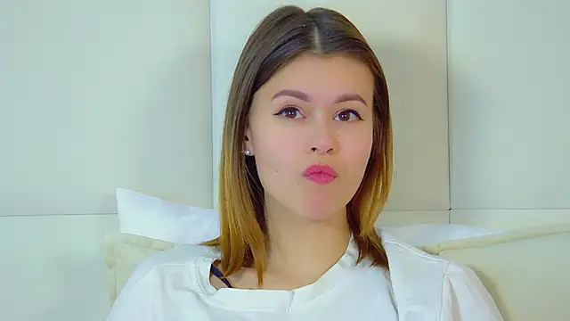 Snapshot of PollyLanders chatting on 02.28.25 PollyLanders online show from 02.28.25