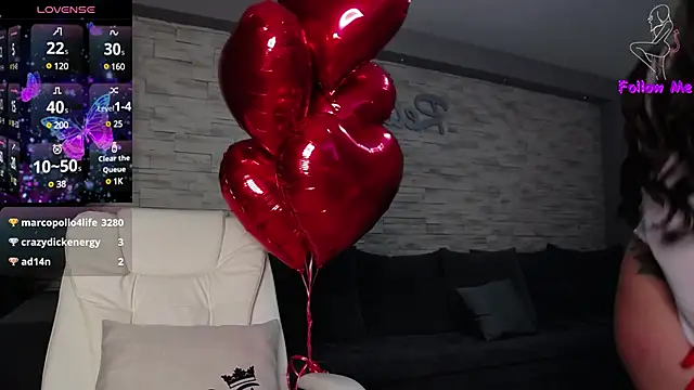 Snapshot of VictoriaMazze chatting on 02.13.25 VictoriaMazze online show from 02.13.25