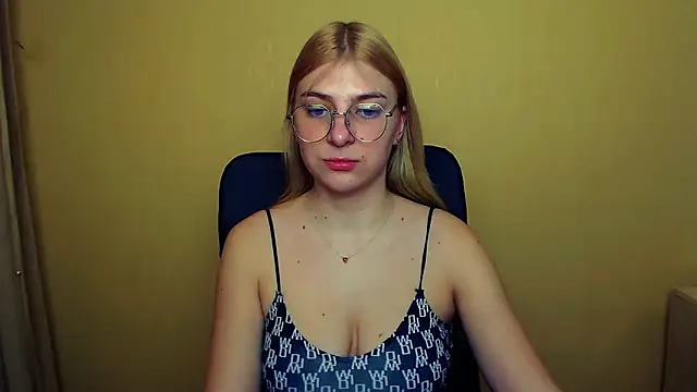 Luna Lush  online show from 01.29.25