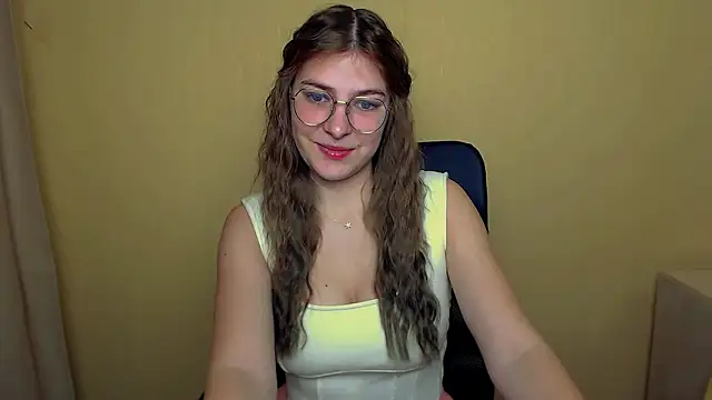 Luna Lush  online show from 10.17.25