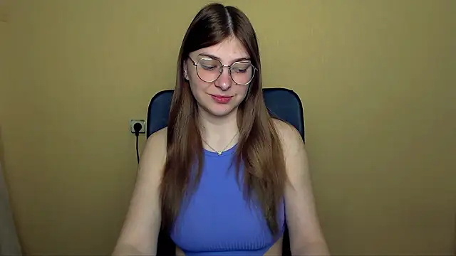 Luna Lush  online show from 04.10.26