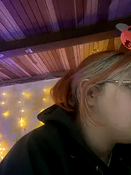 SophiaWeestt99 online show from 11.20.25