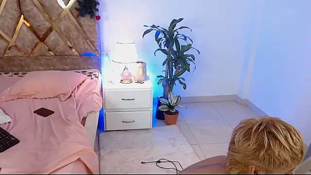 Snapshot of Tommyfoxboy chatting on 12.20.24 Tommyfoxboy online show from 12.20.24