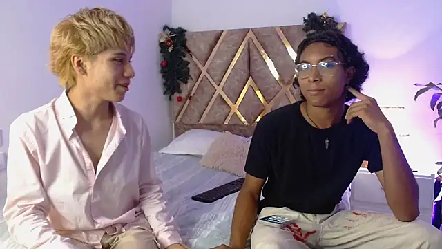 Snapshot of Tommyfoxboy chatting on 12.21.24 Tommyfoxboy online show from 12.21.24