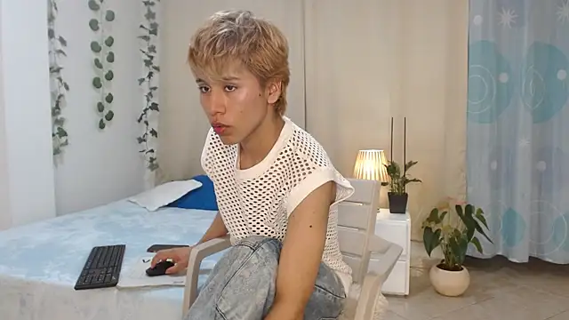 Snapshot of Tommyfoxboy chatting on 01.16.25 Tommyfoxboy online show from 01.16.25