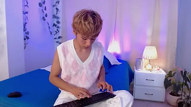 Snapshot of Tommyfoxboy chatting on 01.30.25 Tommyfoxboy online show from 01.30.25