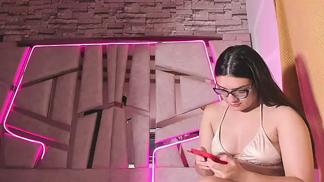 mia and austin online show from 11.15.25