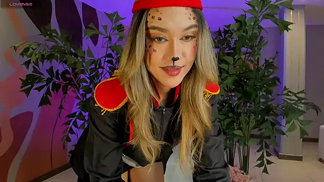 RebeccaHudson online show from 10.31.25