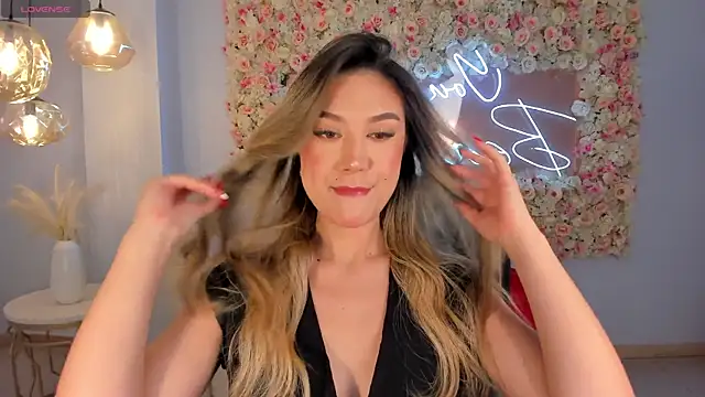 RebeccaHudson online show from 11.10.25