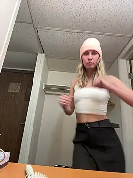 Snapshot of M1ssyk1ssy chatting on 12.29.24 M1ssyk1ssy online show from 12.29.24