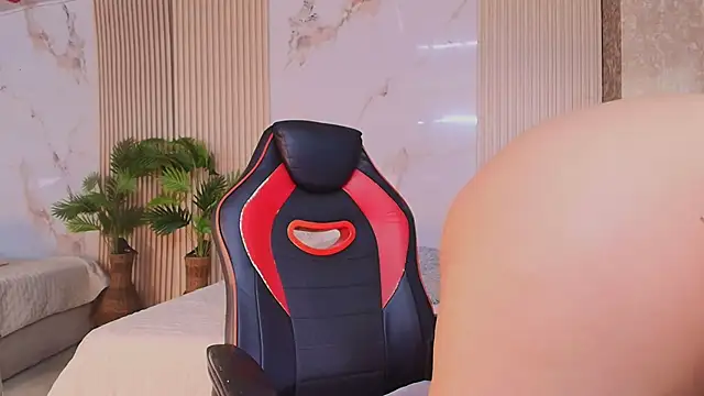 LanaBigTitties online show from 10.27.25