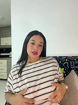 Snapshot of Aitana98_ chatting on 06.21.26 Aitana98 online show from 06.21.26